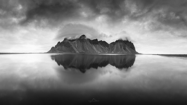 Vestrahorn Pano BW.jpg